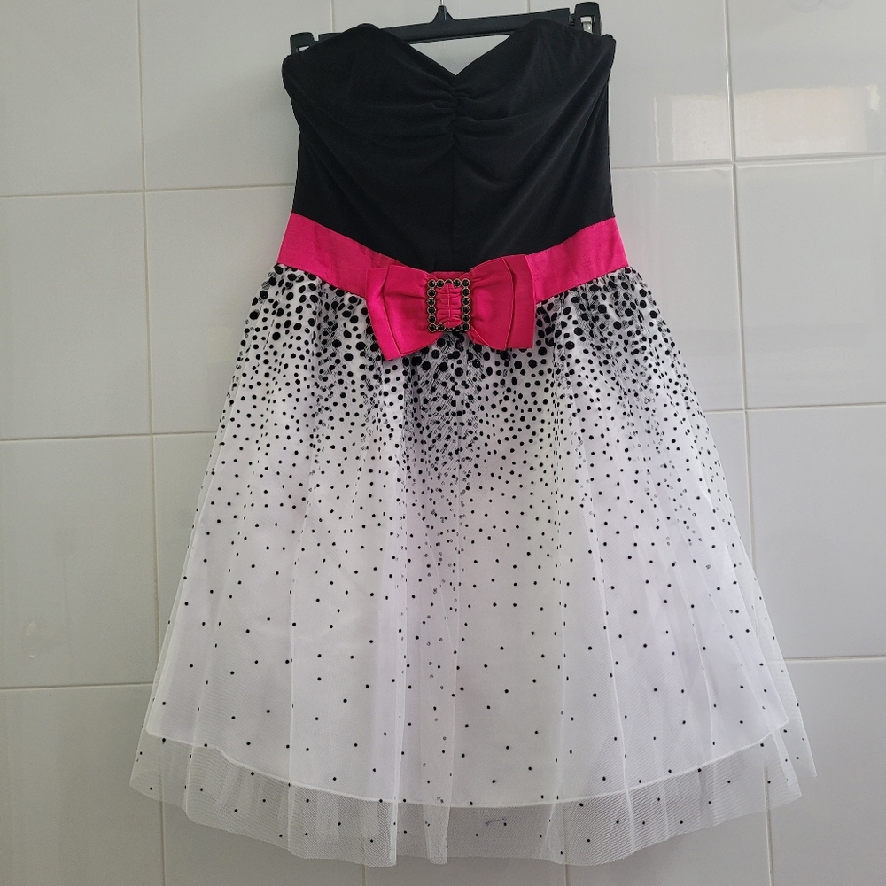 Eureka black and white cocktail dress M